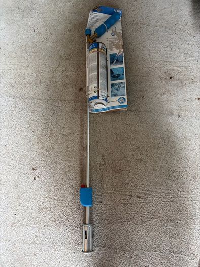 Weed burner and gas cylinder
