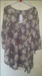 BNWT Plus size long tunic size UK24 EUR52 Postage included
