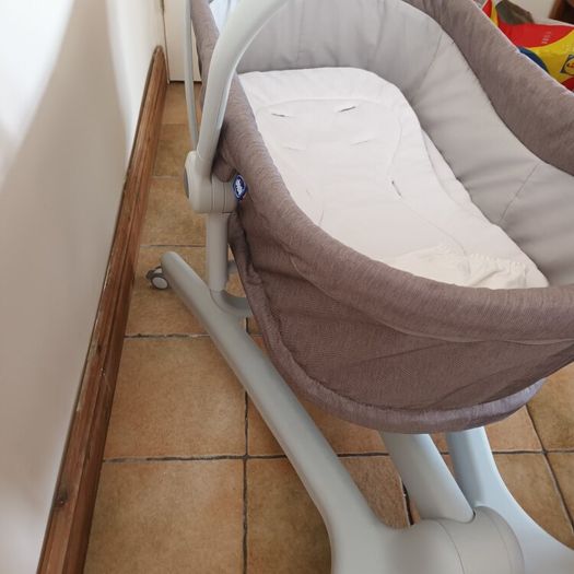 Chicco Baby Hug 4-in-1 + extra Chicco mattress.