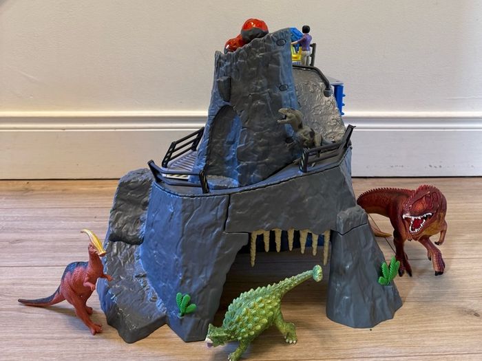 Volcano with dinosaurs Schleich