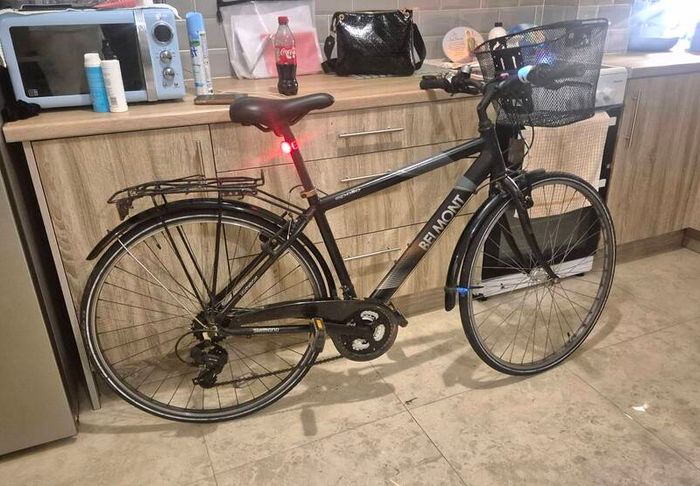 Apollo Belmont Men's Hybrid Bike In Black Featuring A Lightweight Alloy Frame A Front Handlebar Basket A Rear Pannier Rack