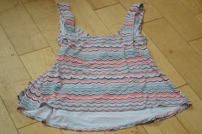 Maternity Tops and Vests Size m or UK 12 EUR 7 EACH