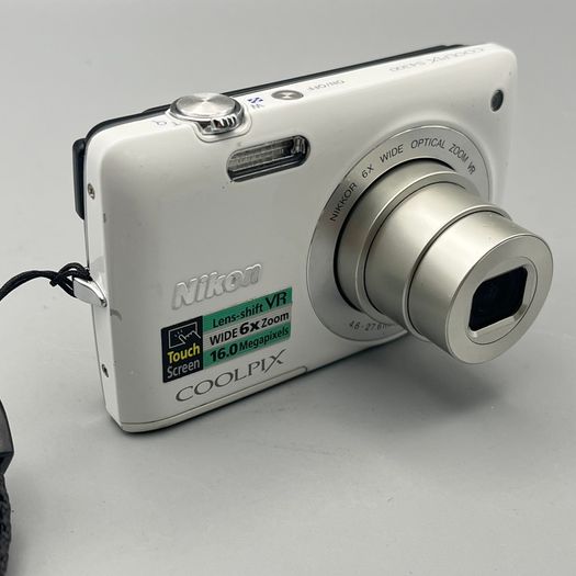 Nikon Coolpix S4300 16MP Digital Camera White Touchscreen - Full Kit
