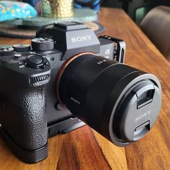 Sony a7riv sony zeiss 55mm f1.8 lens