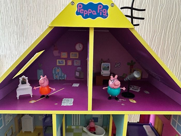 Peppa Pig wooden playhouse with accessories