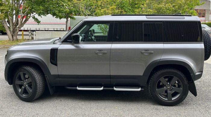 Land Rover Defender 2021