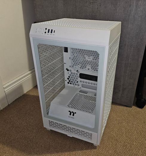 Thermaltake Tower 200 MATX / ITX PC case