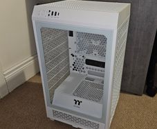 Thermaltake Tower 200 MATX / ITX PC case