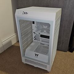 Thermaltake Tower 200 MATX / ITX PC case