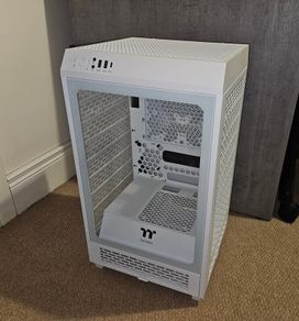 Thermaltake Tower 200 MATX / ITX PC case
