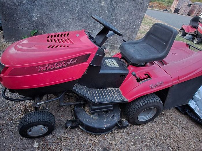 2 Catlegarden twincut Riding lawnmowers