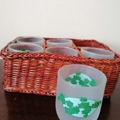 Glasses with display basket