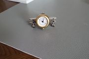 Clock airplane