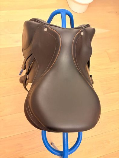 Equipe monoflap jumping saddle