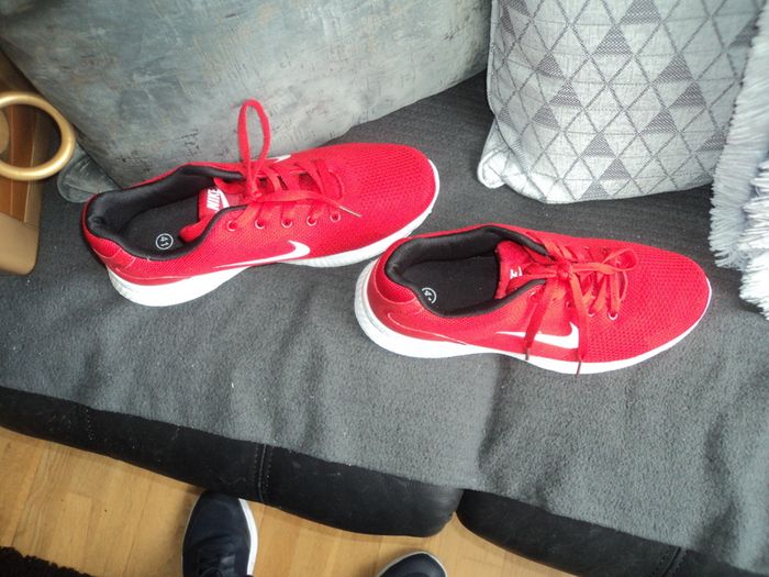 Ladies new Nike runners