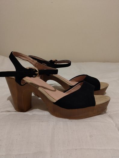 Kylie Crazy Shoes Sandals