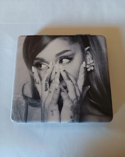 Ariana Grande Bundle - One Love Mancester Concert Large T Shirt, Badges & Compact Mirror.