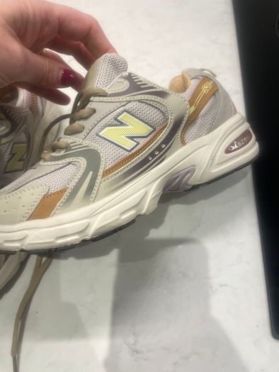 New Balance 530 trainers