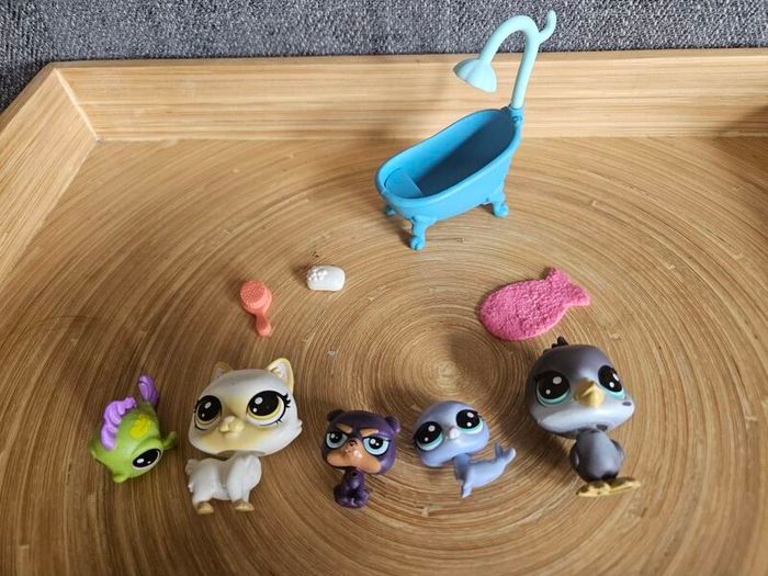 Lps dolls small bundle