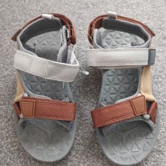 NEW.boy's sandals. UK13/EUR 32