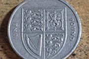 Great Britain UK 2012 One Pound Elizabeth II Coin, Royal Shield - free standard postage