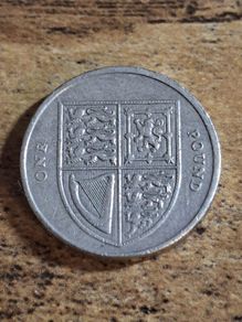 Great Britain UK 2012 One Pound Elizabeth II Coin, Royal Shield - free standard postage