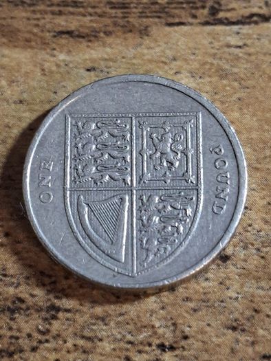 Great Britain UK 2012 One Pound Elizabeth II Coin, Royal Shield - free standard postage