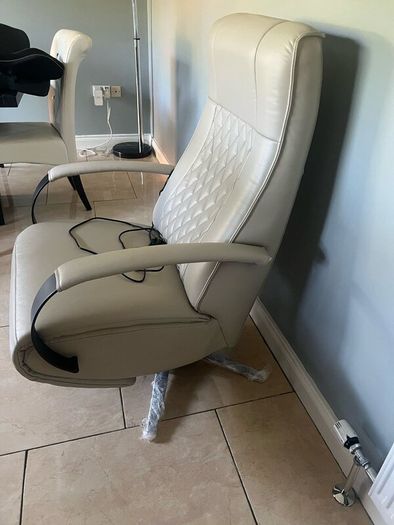 Recliner leather chair