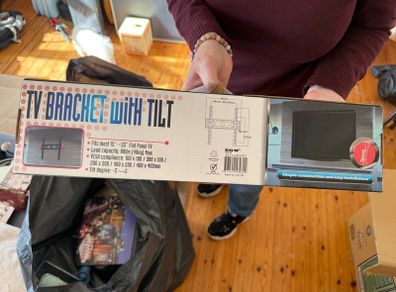 Mountable TV Backet