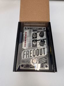 Freqout feedback generator pedal