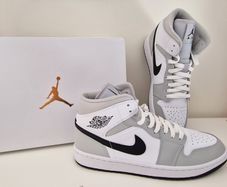 Nike Air Jordan 1 Mid - Light Smoke Grey