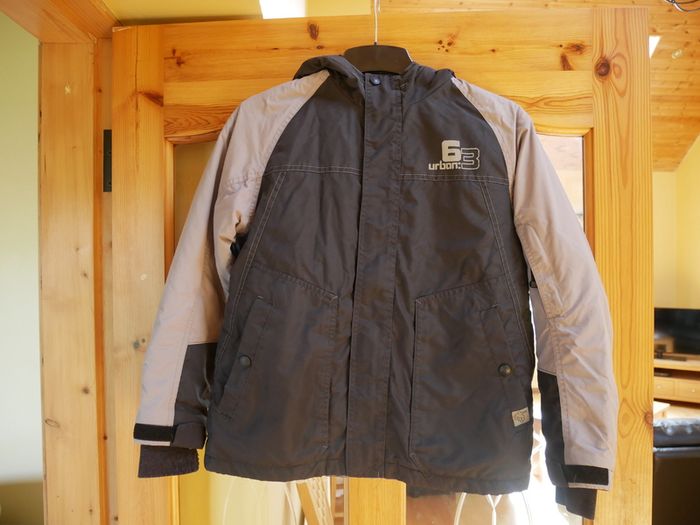 Boys jacket. Age 10 yrs/140cm. Dark grey.