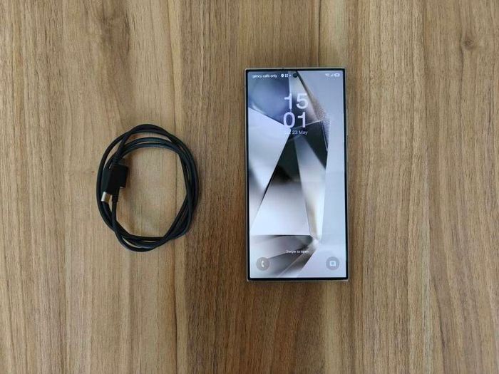Samsung Galaxy S24 Ultra 512gb 5G Irish phone in excellent condition, original cable and screen protector