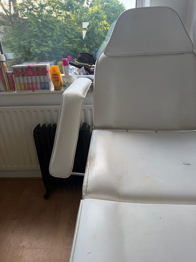 Massage beauty bed