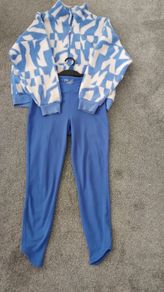 Sports leggings and top both medium from Dunnes