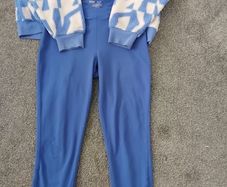 Sports leggings and top both medium from Dunnes