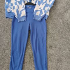 Sports leggings and top both medium from Dunnes