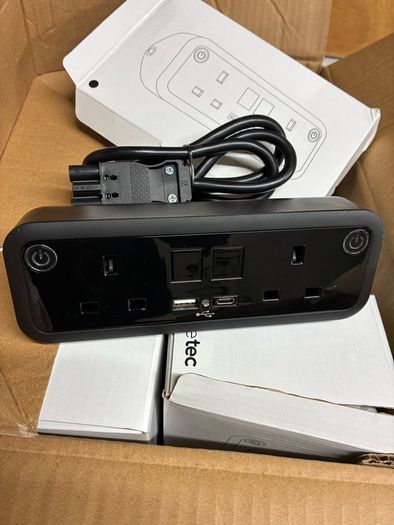 Desktop plugs