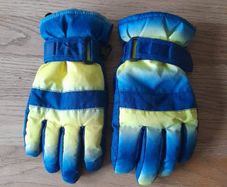 Kids ski gloves. Excellent condition. Collection in Carpenterstown.