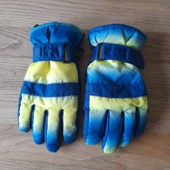 Kids ski gloves. Excellent condition. Collection in Carpenterstown.