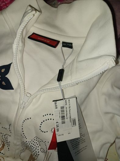 Beautiful zipped Top