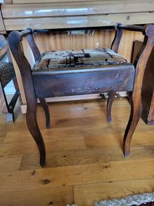 piano stool