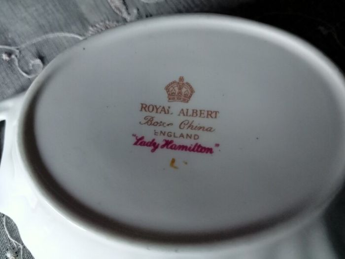 Royal Albert Lady Hamilton Sweet Dish