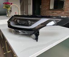 2024 Land Rover Discovery headlight