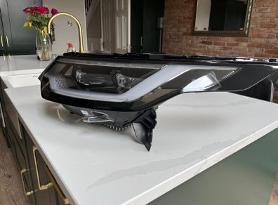 2024 Land Rover Discovery headlight