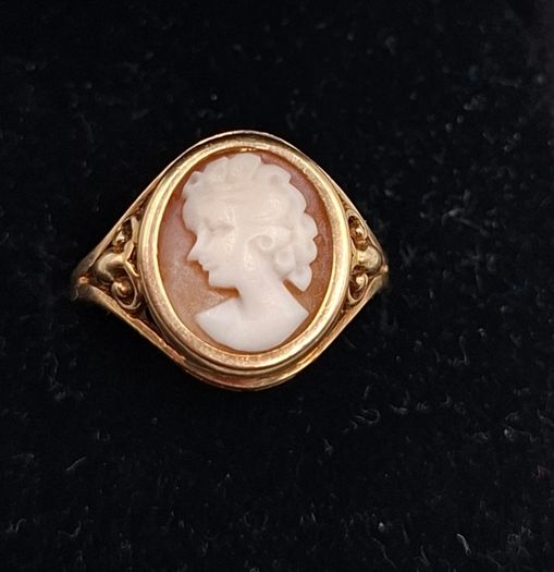 Vintage 9ct cameo ring