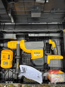 Dewalt Dch775x2-qw - 54v Xr Flexvolt 52mm Sds-max Hammer Drill With 12 Ah Batteries