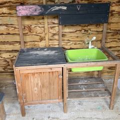 Kids Outdoor mud kitchen