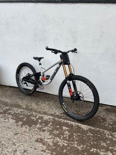 Saracen Myst Team DH Bike