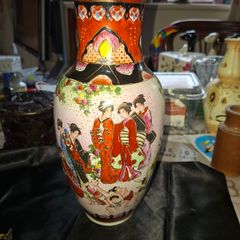 Japanese Satsuma Vase, Hand Painted Scenes typical of Japanese artistry, featuring Geishas and colorful flower motifs, Postage Available